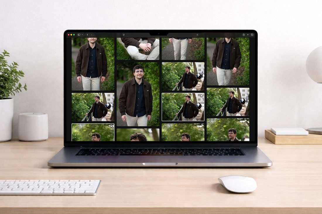 Galerie Galeria Opus affichée sur un MacBook, sur un bureau en bois